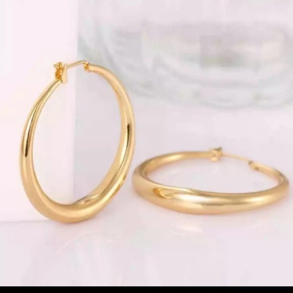 NOWT *18K* Yellow Gold 1.5” Round Hoops Earrings - Picture 3 of 4